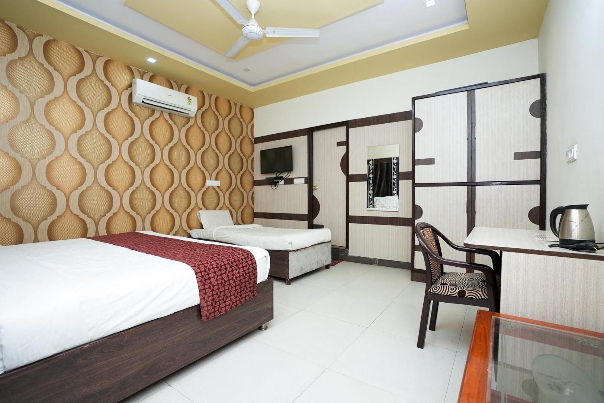 Hotel Opera Inn Near Central Bus Stand Удайпур Екстериор снимка